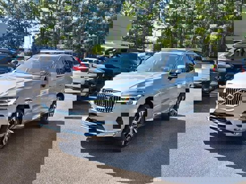 Certified 2023 Volvo XC60 B5 Plus w/ Protection Package Premier image 9