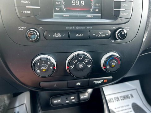 Used 2016 Kia Soul + image 14