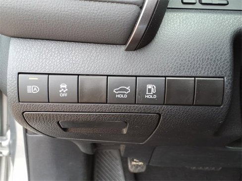 Used 2024 Toyota Camry SE image 12