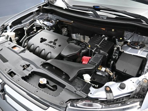 Used 2015 Mitsubishi Outlander SE image 56