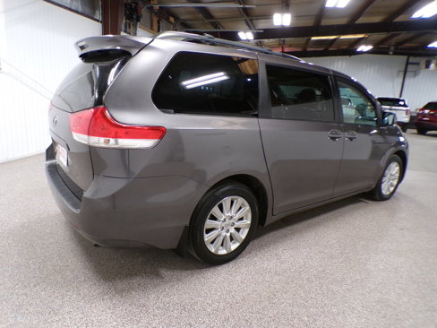 Used 2011 Toyota Sienna XLE image 5