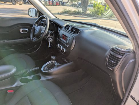 Used 2015 Kia Soul + image 27