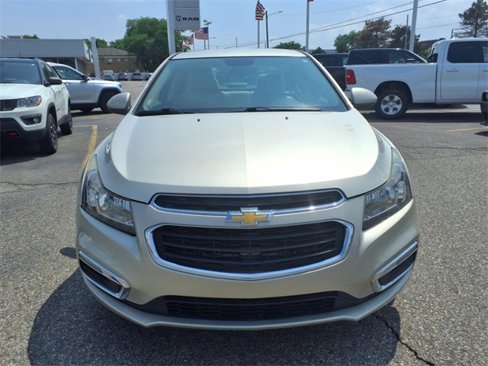 Used 2016 Chevrolet Cruze LT image 2