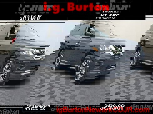 Used 2020 Nissan Pathfinder S image 1