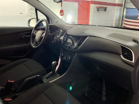 Used 2019 Chevrolet Trax LT image 12