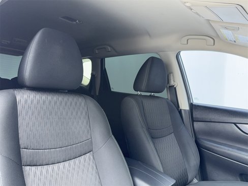 Used 2018 Nissan Rogue SV image 45