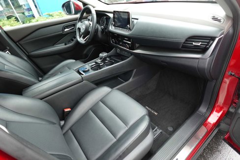Used 2022 Nissan Rogue SV w/ SV Premium Package image 30