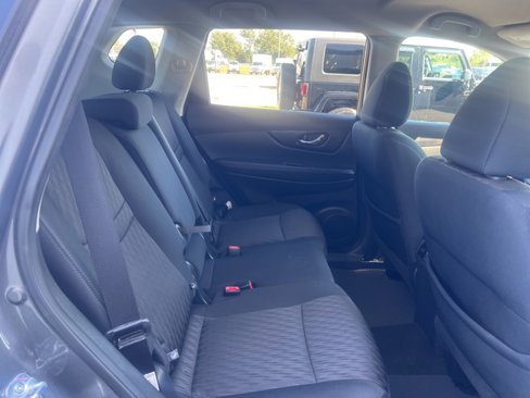 Used 2017 Nissan Rogue SV image 26