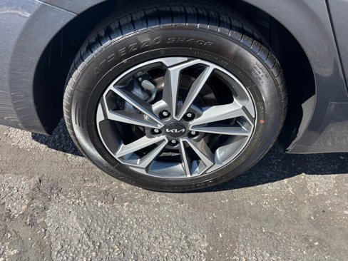 Used 2023 Kia Forte LXS image 5