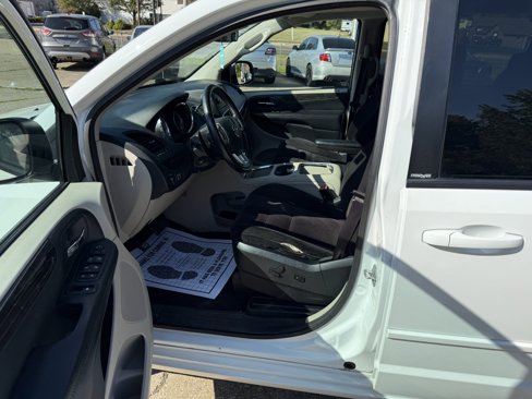 Used 2014 Dodge Grand Caravan SXT w/ Rear Park Assist Package image 12