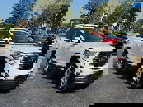 Used 2019 GMC Terrain SLE w/ Driver Convenience Package image 3