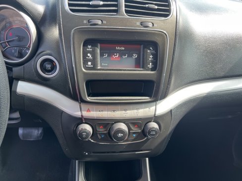 Used 2016 Dodge Journey SE image 26