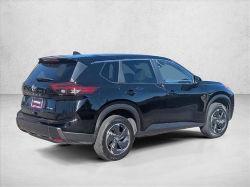 Used 2024 Nissan Rogue SV image 5
