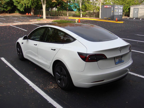 Used 2023 Tesla Model 3 Standard Range image 9