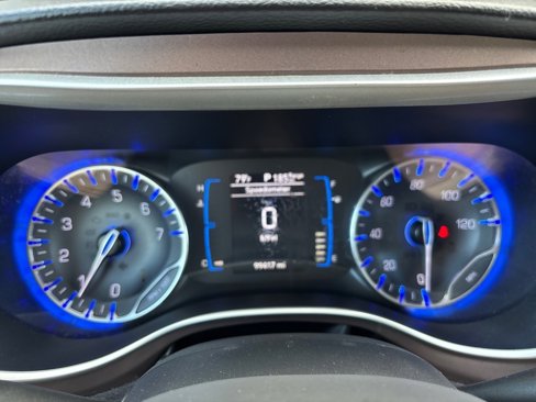 Used 2017 Chrysler Pacifica LX image 31
