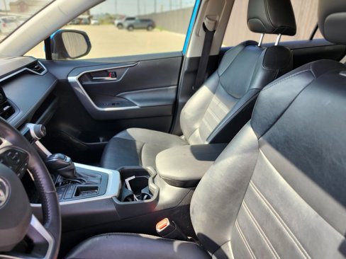 Used 2021 Toyota RAV4 XLE Premium image 15