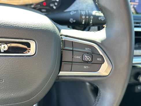 Used 2024 Jeep Compass Latitude image 18