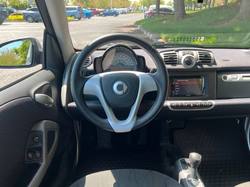 Used 2013 smart fortwo Coupe image 19