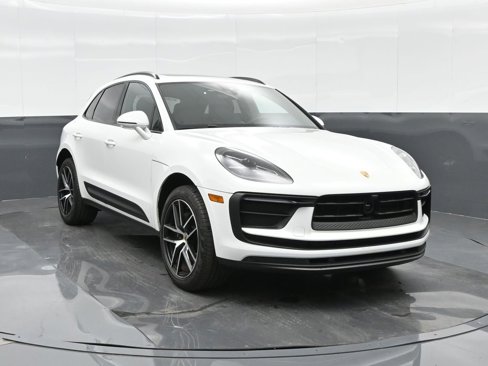 Used 2025 Porsche Macan image 11