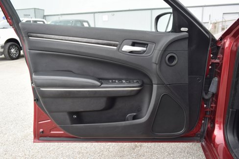 Used 2011 Chrysler 300 Limited image 20