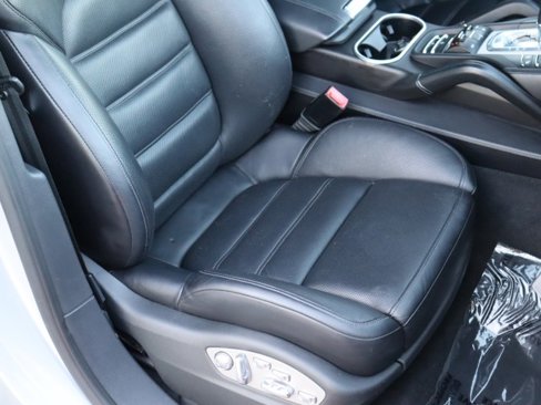 Used 2013 Porsche Cayenne Turbo image 54