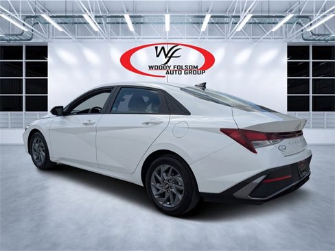 Used 2024 Hyundai Elantra SEL image 5