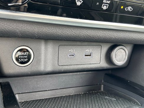 Used 2023 Nissan Rogue S image 43