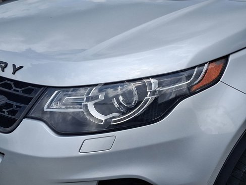 Used 2018 Land Rover Discovery Sport HSE image 30