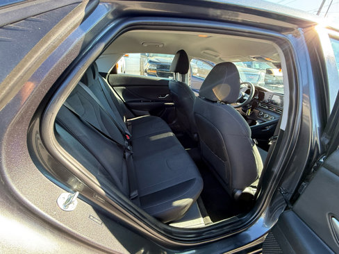 Used 2022 Hyundai Elantra SE image 18