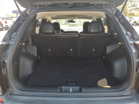 Used 2019 Jeep Cherokee Latitude Plus image 5