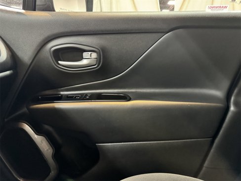 Used 2023 Jeep Renegade Latitude image 39