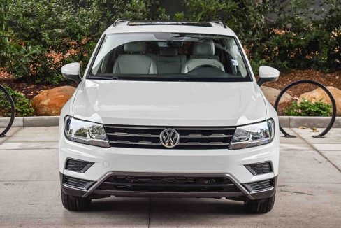 Used 2021 Volkswagen Tiguan SE w/ Panoramic Sunroof Package image 2