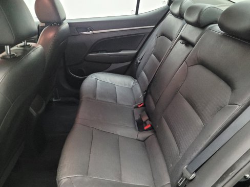 Used 2017 Hyundai Elantra Limited image 18