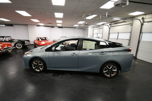 Used 2016 Toyota Prius Three Touring image 4