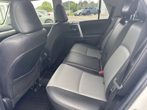 Used 2018 Toyota 4Runner SR5 Premium image 10