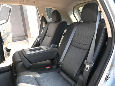 Used 2017 Nissan Rogue SV image 28