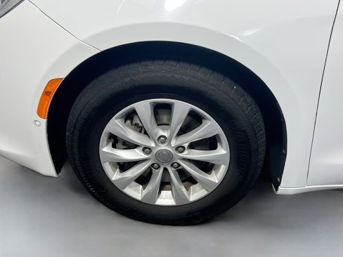 Used 2018 Chrysler Pacifica Touring-L w/ Advanced Safetytec Group image 13