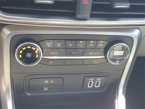 Used 2020 Ford EcoSport SE w/ SE Convenience Package image 27