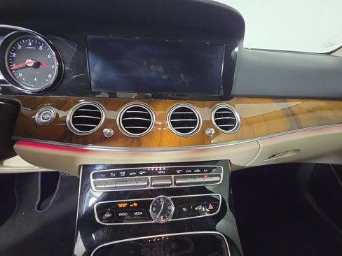 Used 2018 Mercedes-Benz E 300 image 21