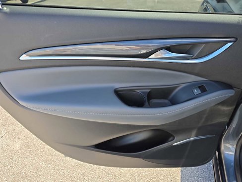 Used 2019 Buick Enclave Essence image 25