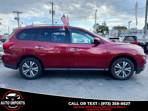 Used 2017 Nissan Pathfinder SV image 4