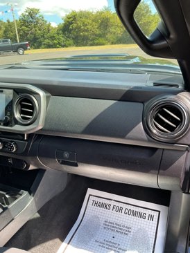 Used 2017 Toyota Tacoma TRD Sport image 41