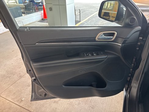 Used 2014 Jeep Grand Cherokee Limited image 6