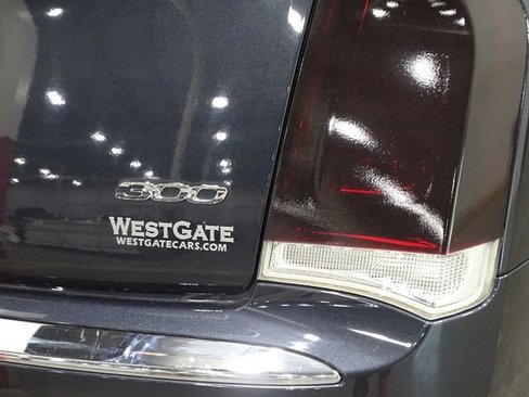 Used 2017 Chrysler 300 Limited image 34