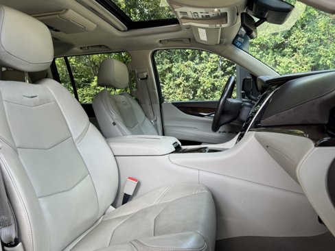 Used 2016 Cadillac Escalade ESV Luxury image 13