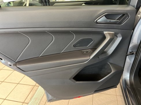 Used 2024 Volkswagen Tiguan SE R-Line image 15