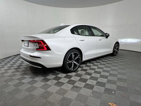 Certified 2024 Volvo S60 B5 Plus image 10