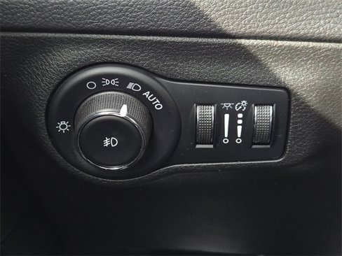 Used 2018 Jeep Compass Latitude image 25