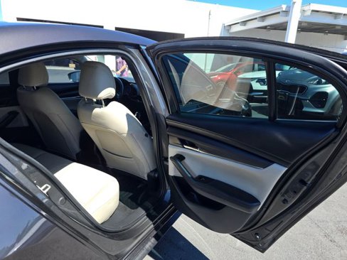 Used 2019 MAZDA MAZDA3 Sedan w/ Preferred Package image 17