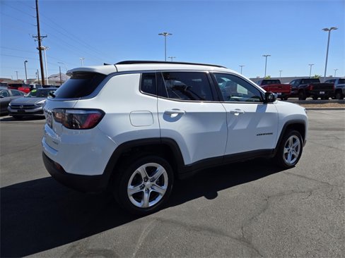Used 2024 Jeep Compass Latitude image 4